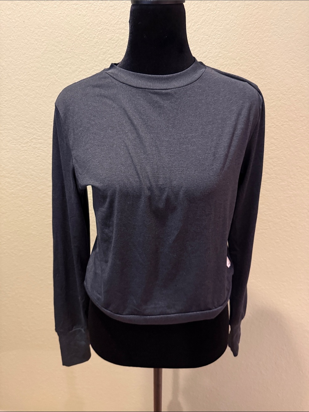 Vuori Women's Long-Sleeve Crewneck Top - Black